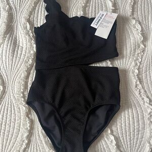 Old navy swimsuit for girls. Size M (8)